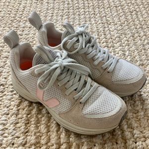 Veja sneakers 37 cream and light pink logo